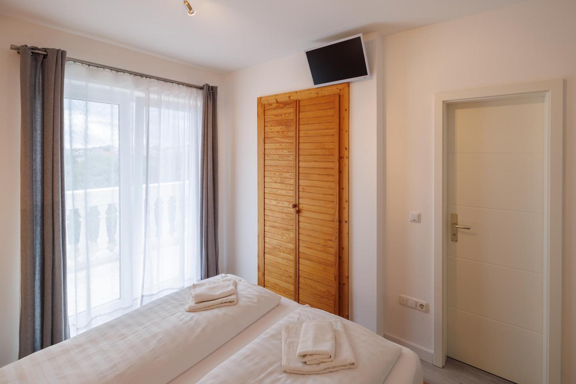 Guesthouse Halilagic Krk Town Bagian luar foto
